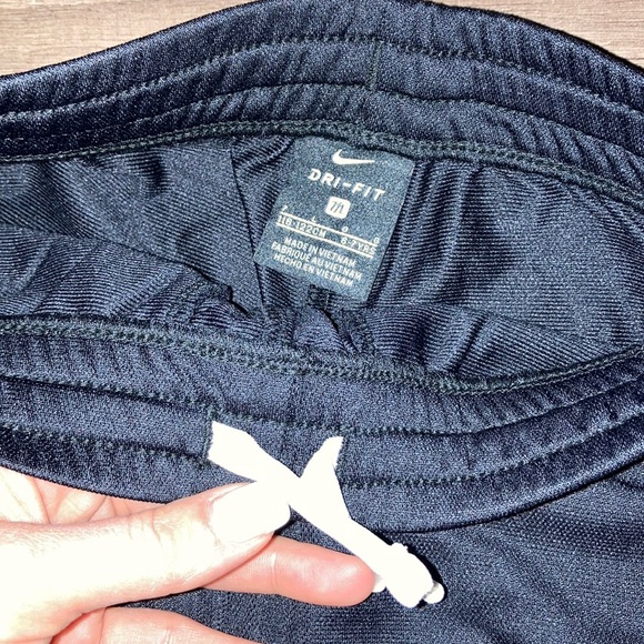 HOSTPICK!🔥NWT boys Nike sweats - Picture 4 of 7